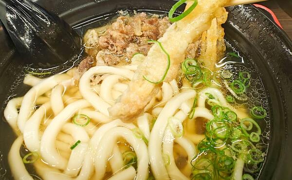 資さんうどんのうどんはもちもち食感(2025年8月撮影)