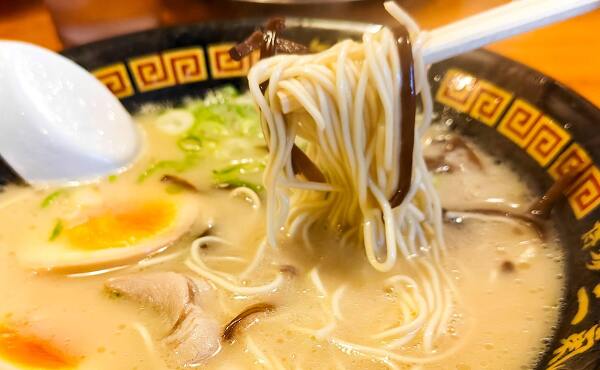 博多三氣の細麺(2025年8月撮影)