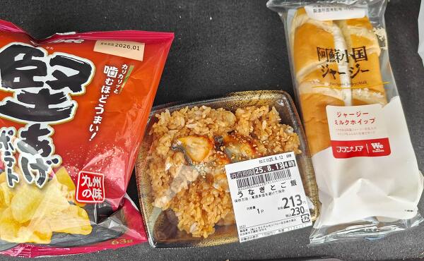 TRIAL smart 佐世保大塔店の購入品、九州しょうゆのポテチ、フランソアのパン(2025年8月撮影)