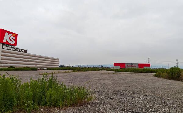 トライアル本巣店予定地の空き地の様子(2025年8月撮影)