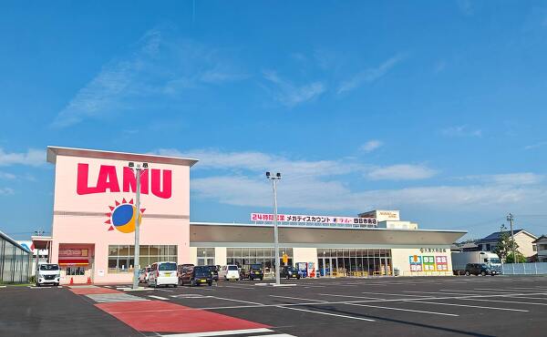 ラ・ムー四日市南店の開店前の外観(2025年8月撮影)