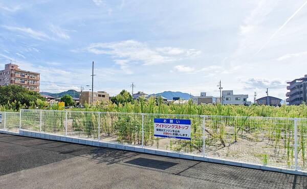 ローソンから見たコスモス鷺山新町店予定地(2025年8月撮影)