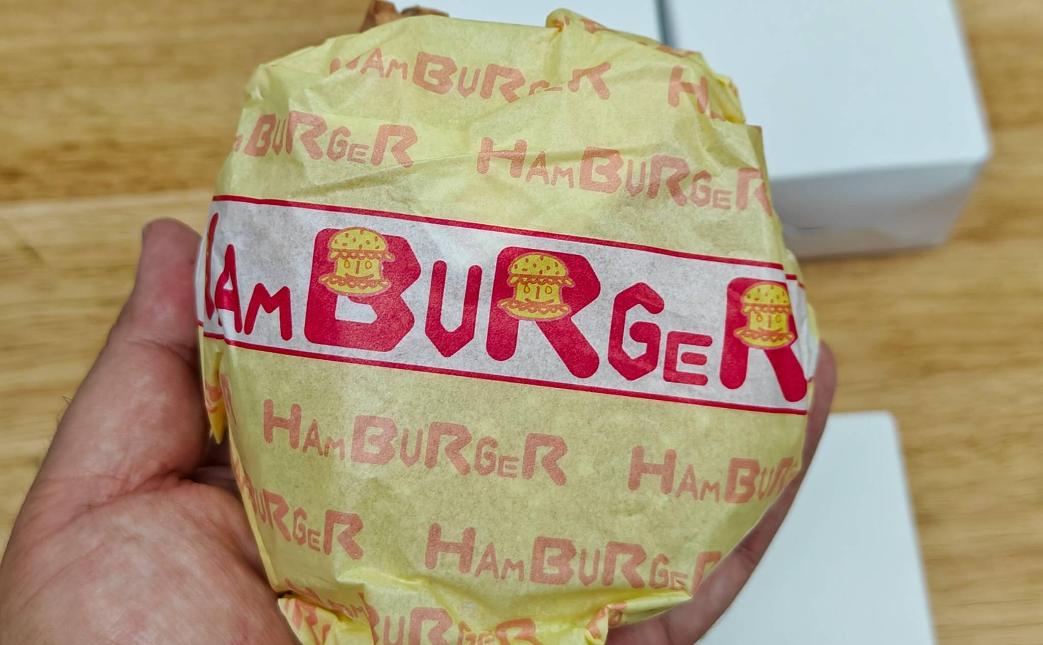 ハンバーガーの包み紙（2025年8月撮影）
