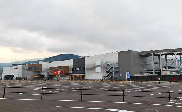 イオンモール須坂店の外観(2025年9月撮影)