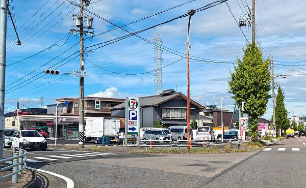 セブンイレブン岐阜六条北4丁目店の看板(2025年9月撮影)