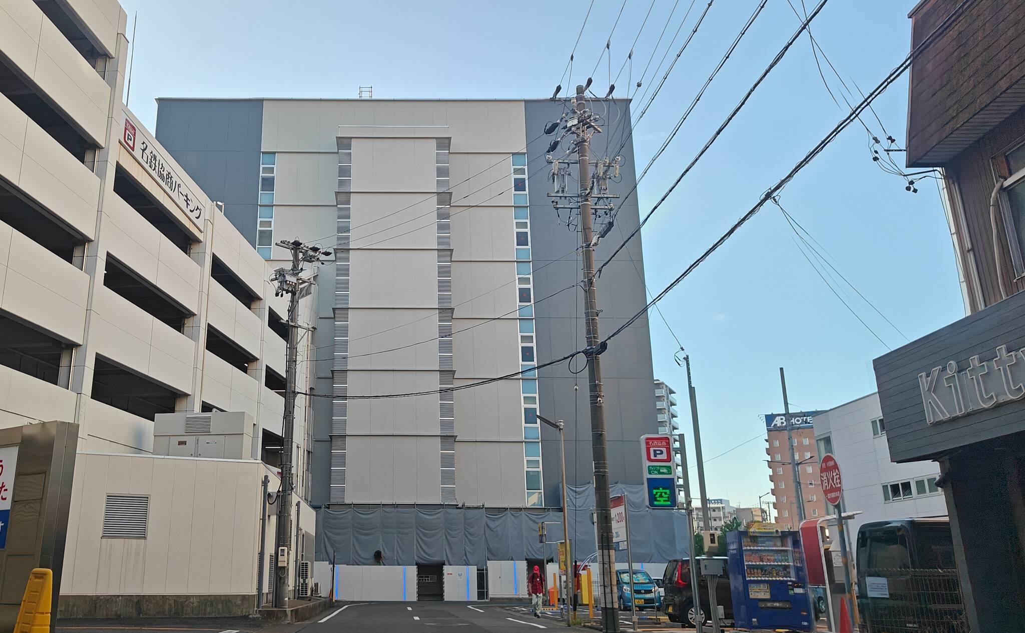改装工事中のロピア名鉄一宮店予定地の元名鉄百貨店（2025年9月撮影）