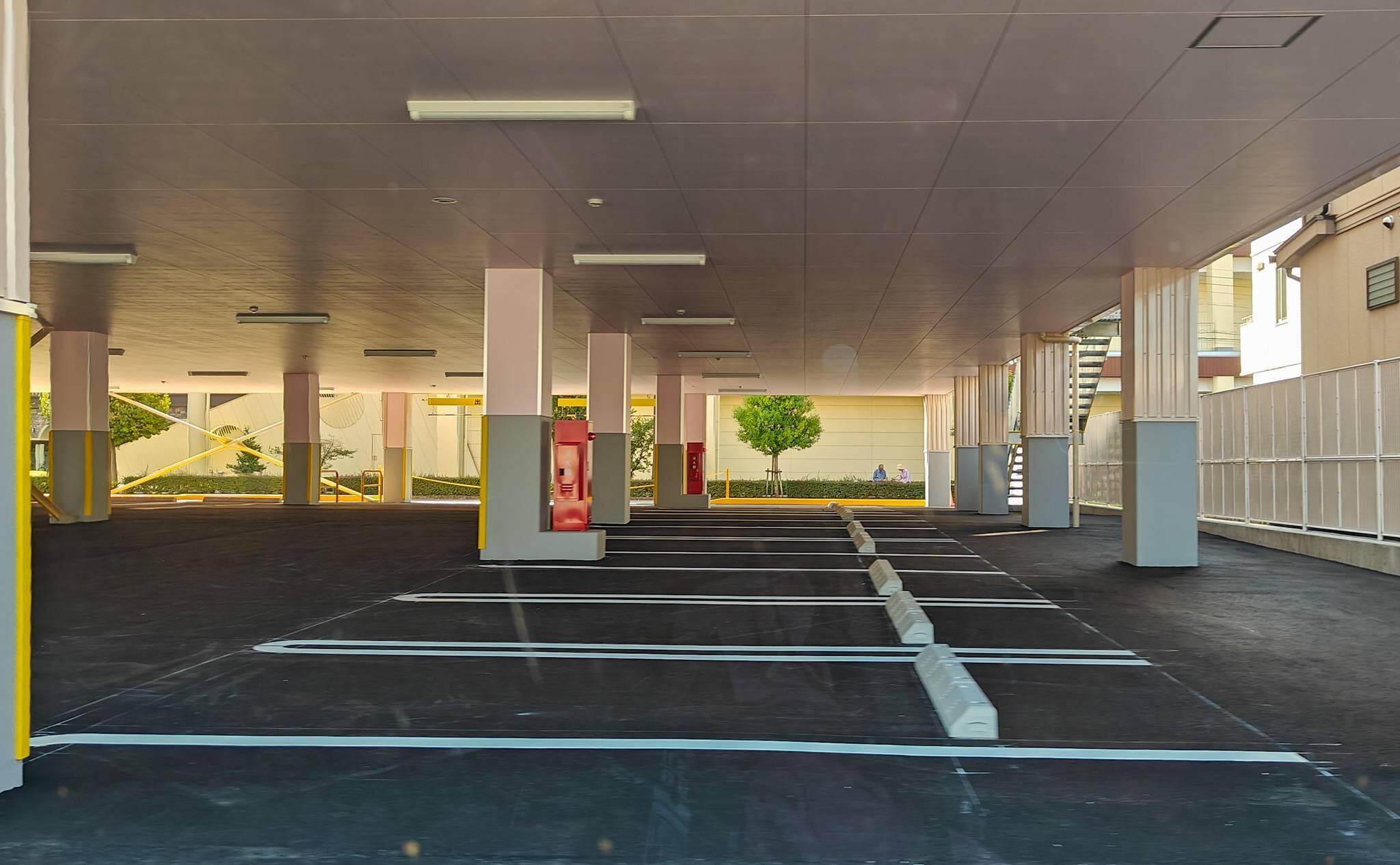 コスモス香蘭店の駐車場の風景（2025年9月撮影）