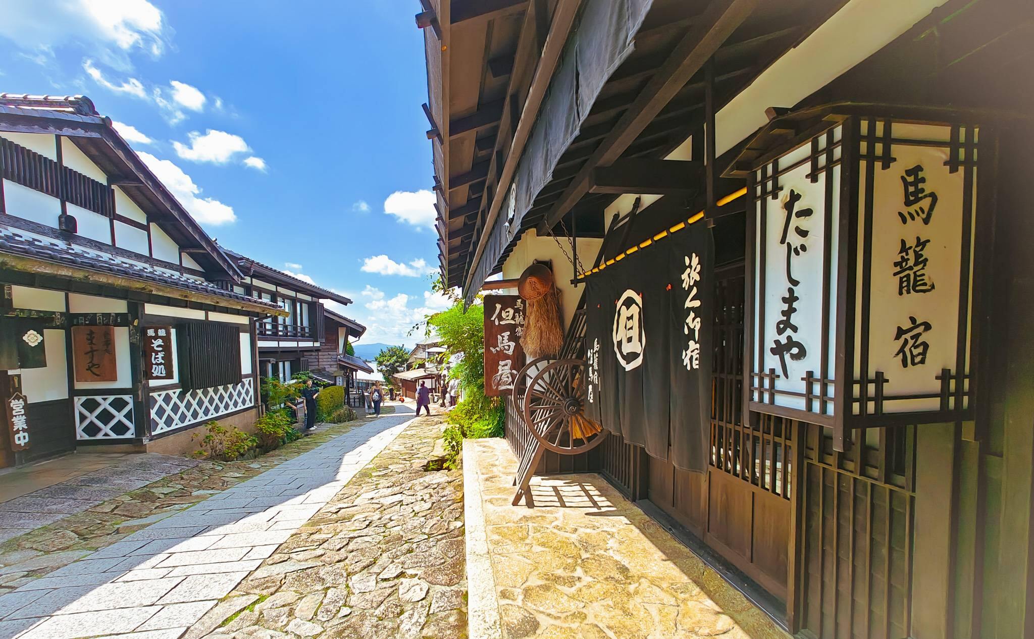 馬籠宿の時代感じる街道の風景（2025年9月撮影）