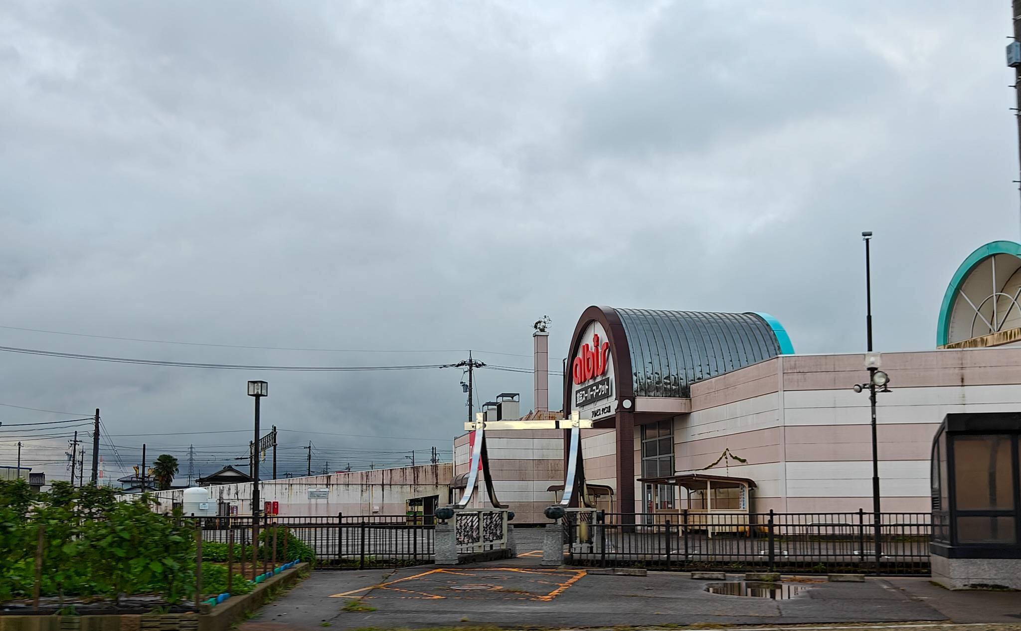 アルビスタピス店の外観（2025年9月撮影）