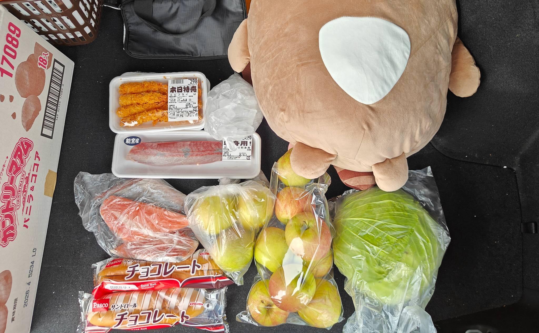 シマヤ白山店で筆者が買った特売の品々（2025年10月撮影）