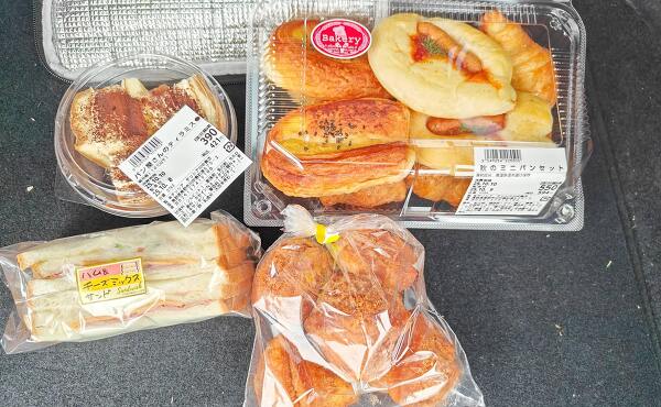デリシア川中島店で購入したベーカリー商品(2025年10月撮影)