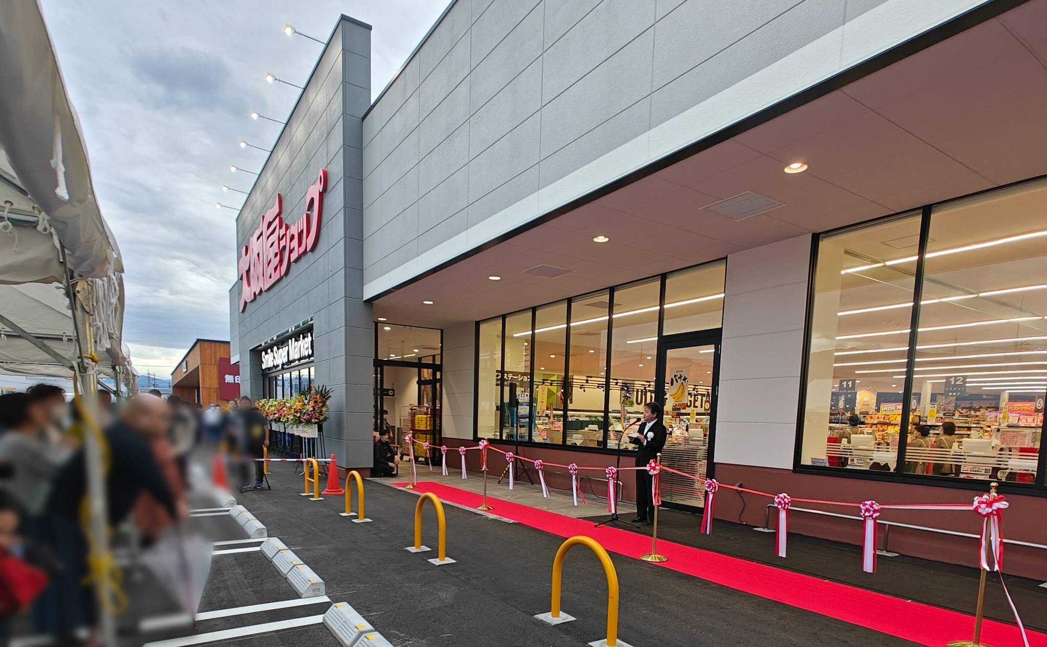 開店セレモニーで大阪屋ショップ会長による挨拶（2025年10月撮影）