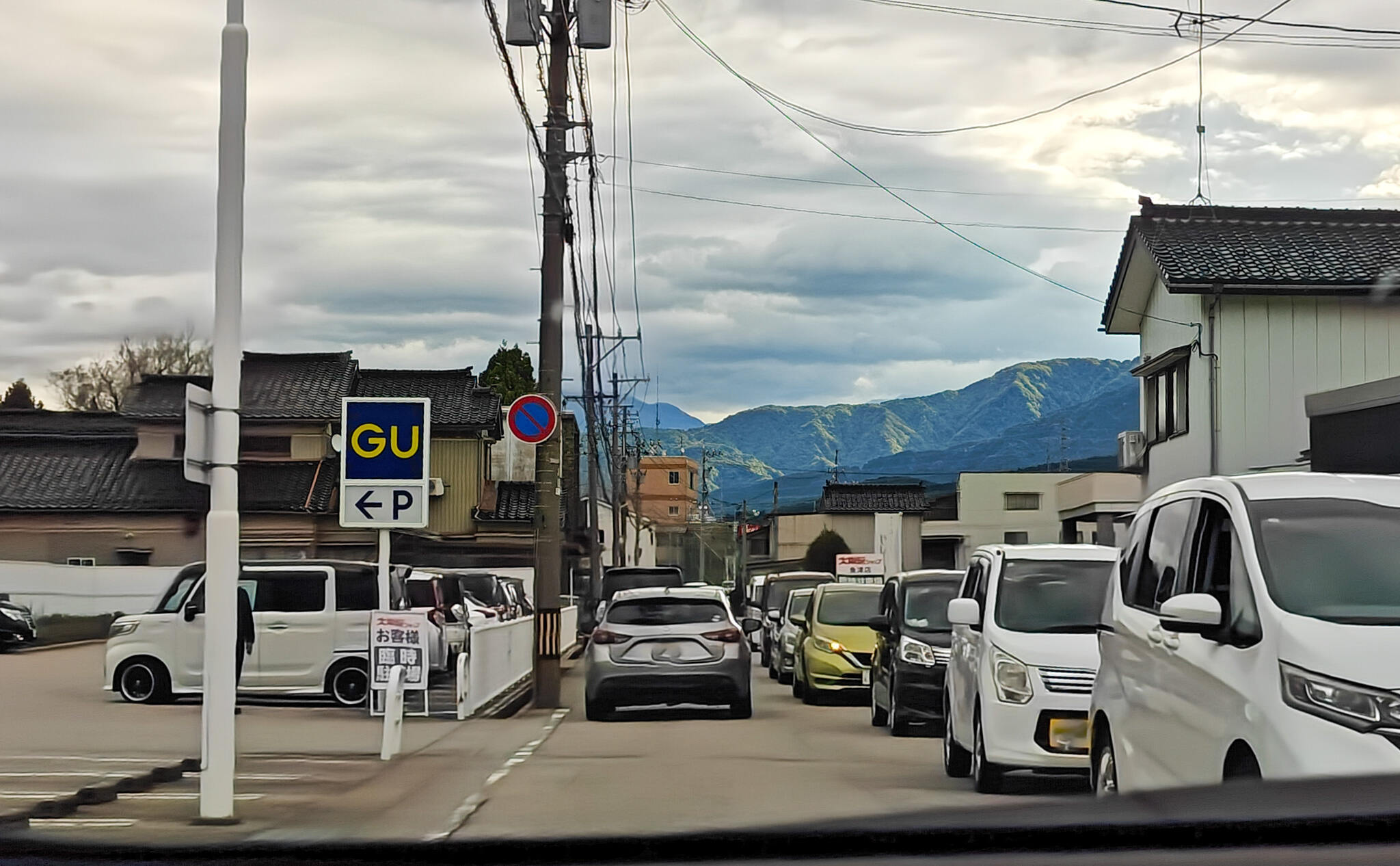 大阪屋ショップ魚津店の臨時駐車場（2025年10月撮影）
