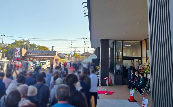 アルビス太閤山店のオープニングセレモニーの様子(2025年10月撮影)