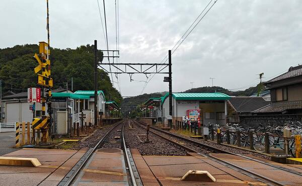 三井アウトレットパーク岡崎の近くにある名古屋鉄道本線・名電山中駅(2025年10月撮影)