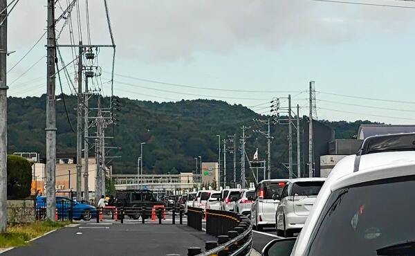 三井アウトレットパーク岡崎店の大渋滞の様子(2025年11月撮影)