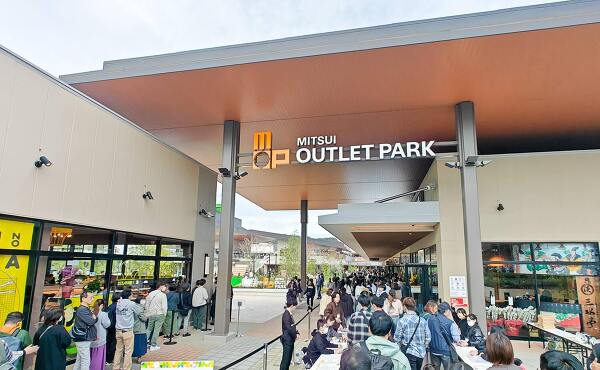 三井アウトレットパーク岡崎店プレオープンの入場時のチェック(2025年11月撮影)