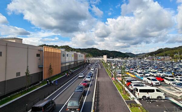 三井アウトレットパーク岡崎店の大渋滞の風景(2025年11月撮影)