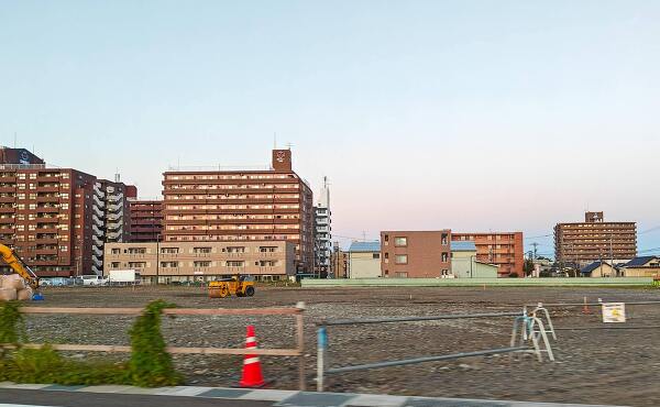 アクロスプラザ富山掛尾のA街区の工事現場の風景(2025年11月撮影)