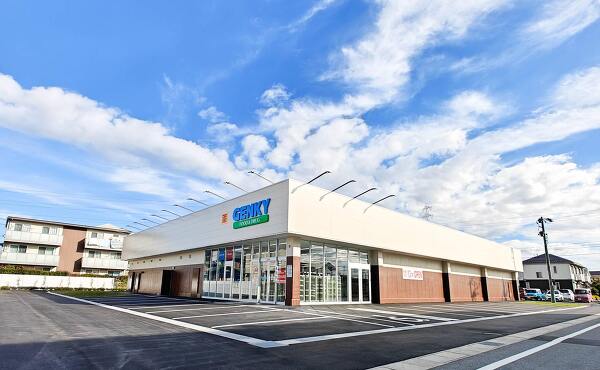 完成したばかりのゲンキー大垣楽田店の店舗外観(2025年11月撮影)