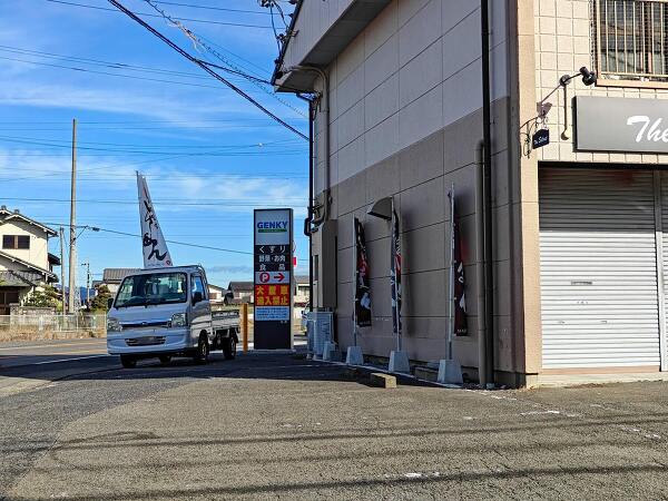 もうすぐオープンするゲンキー大垣楽田店の入り口の看板(2025年11月撮影)