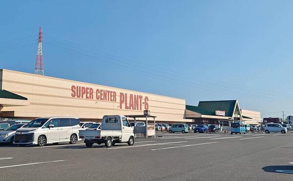 駐車場から見るPLANT-6瑞穂店の店舗外観(2025年11月撮影)