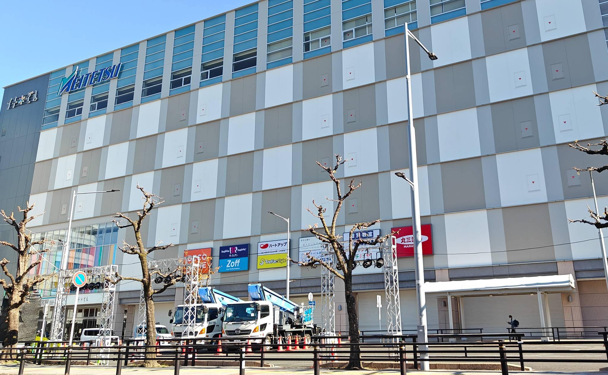 ロピア名鉄一宮店が出店するイチ＊ビルの店舗外観（2025年11月撮影）