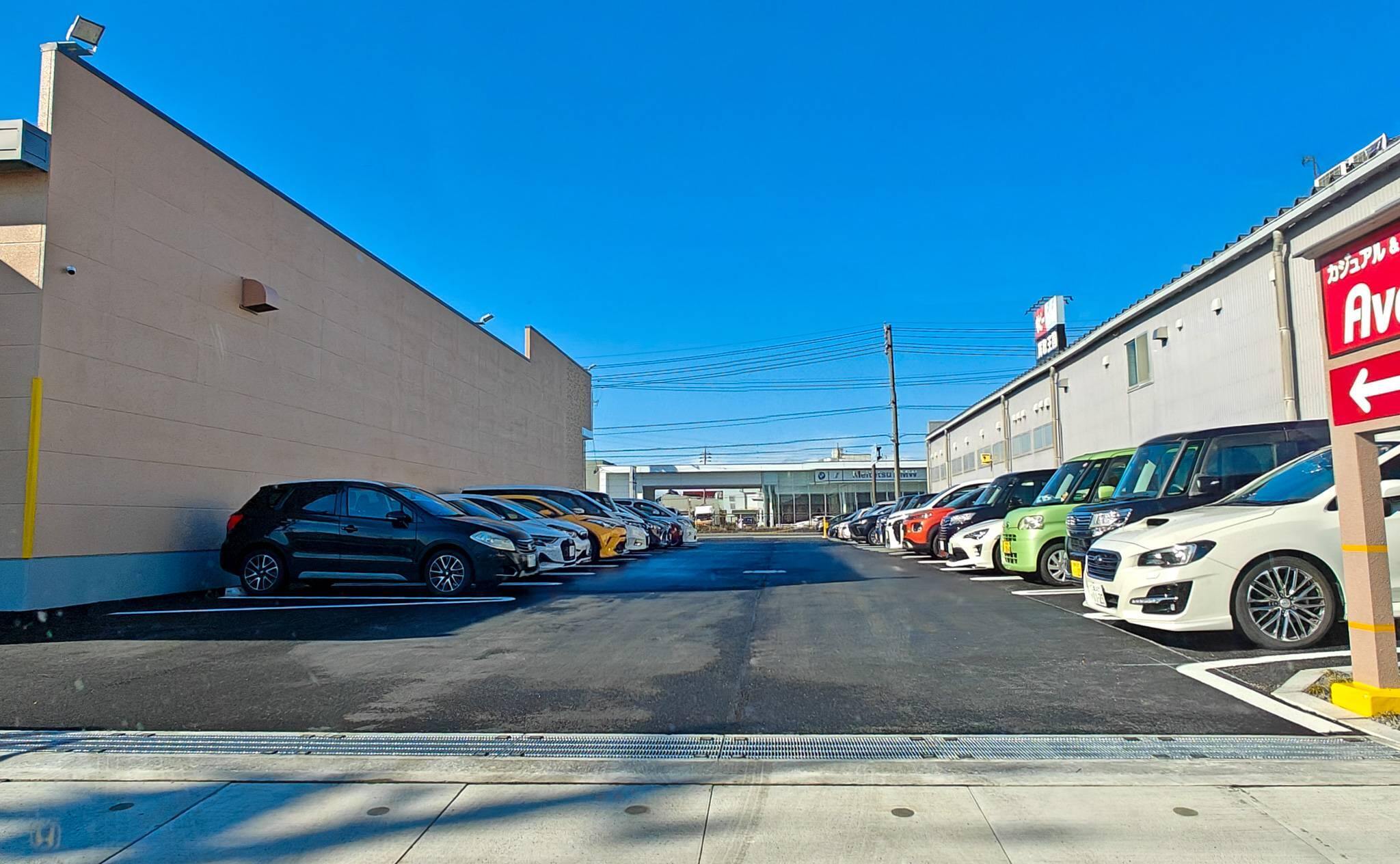 アベイル大垣店の北側の区画の駐車場の様子（2025年11月撮影）
