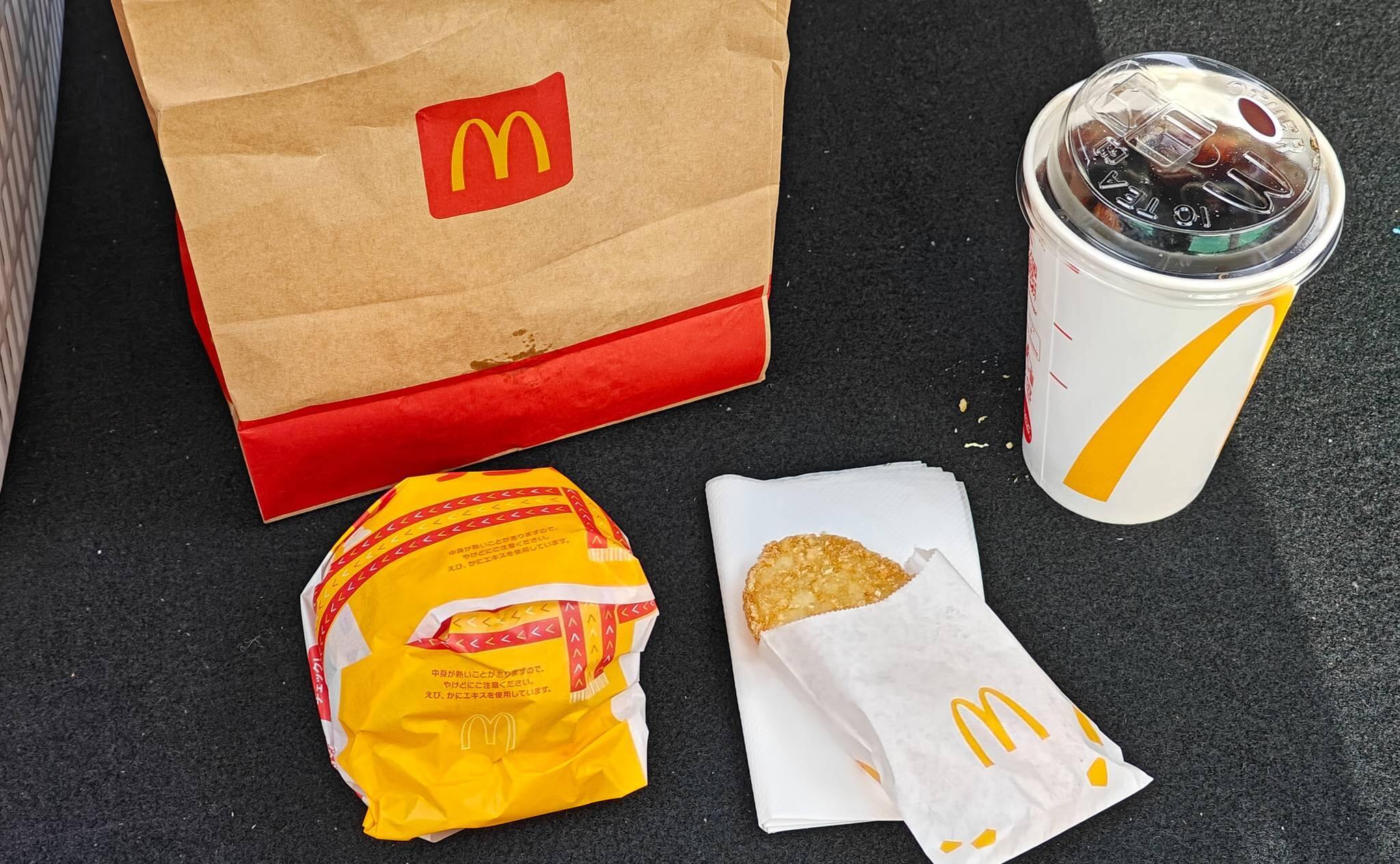 マクドナルドのグラコロとジュース（2025年11月撮影）