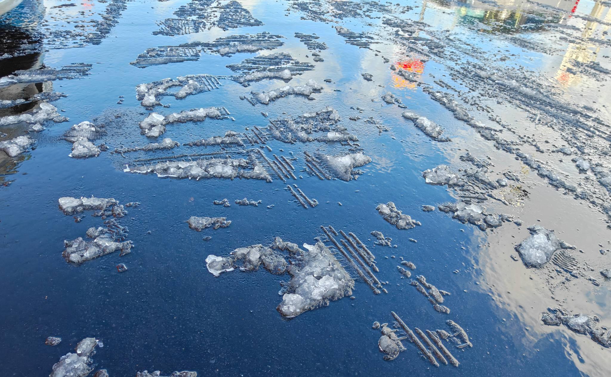 ラ・ムー本巣五反田店の駐車場に積もる雪（2025年12月撮影）