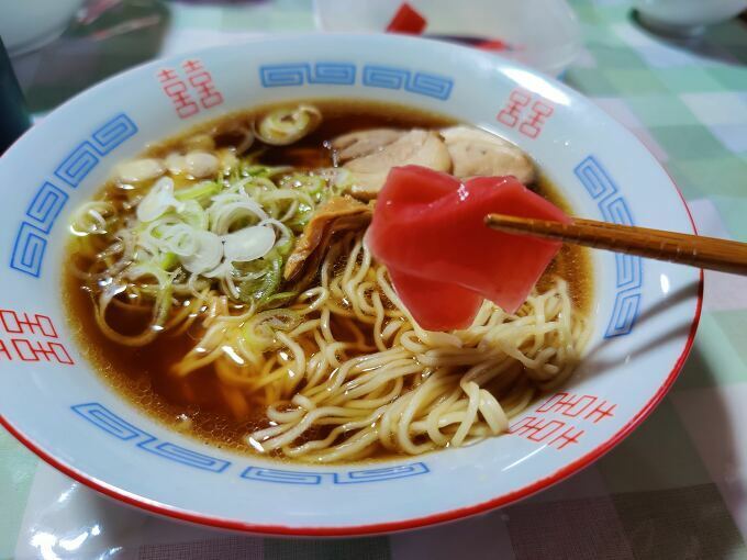 今日は高山ラーメンと赤カブ。の画像