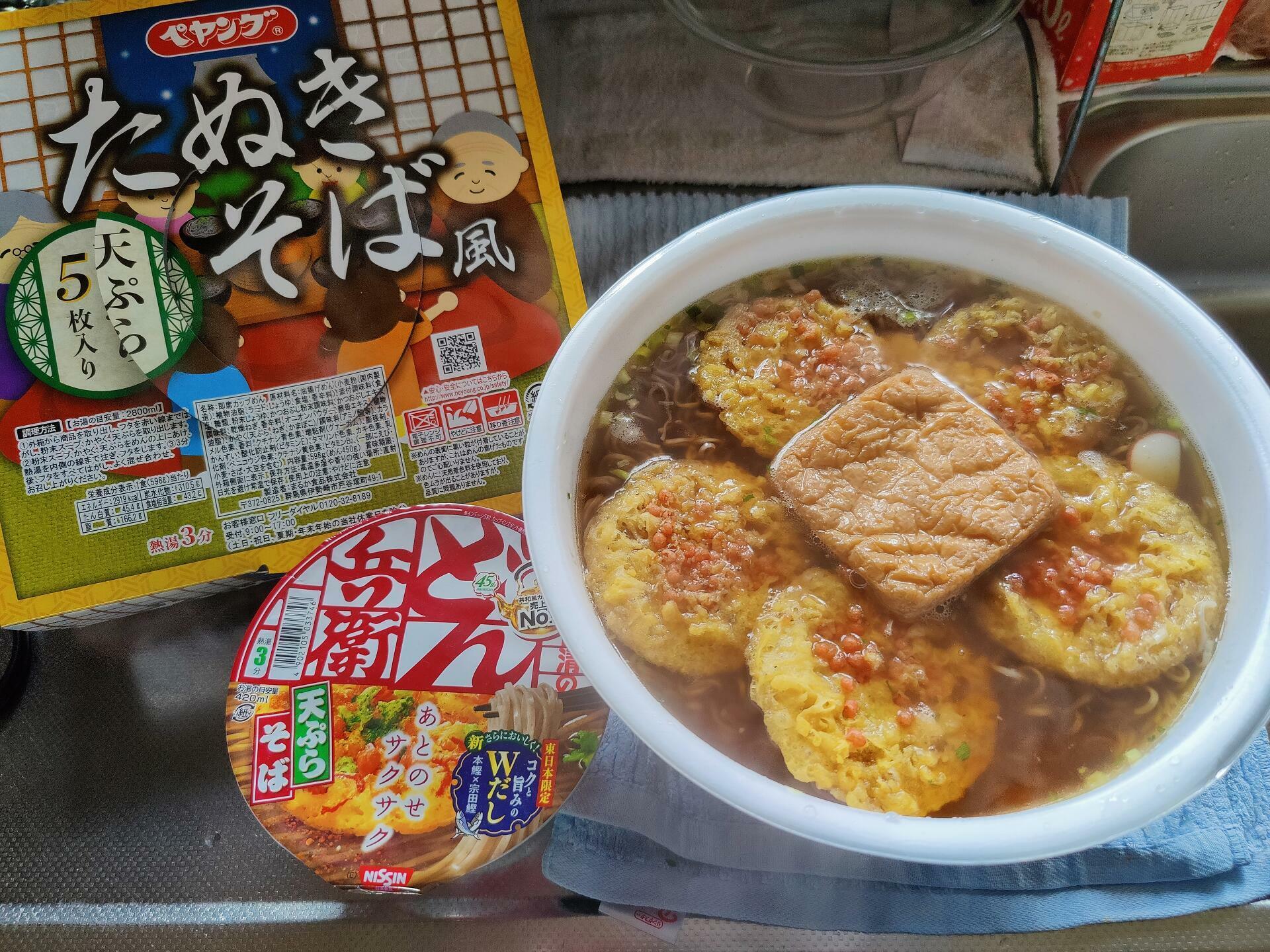 お昼はペヤングのお蕎麦風！の画像