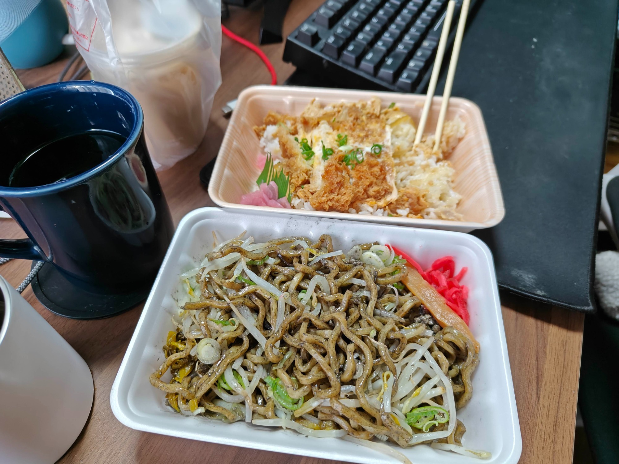食べすぎちゃった…の画像