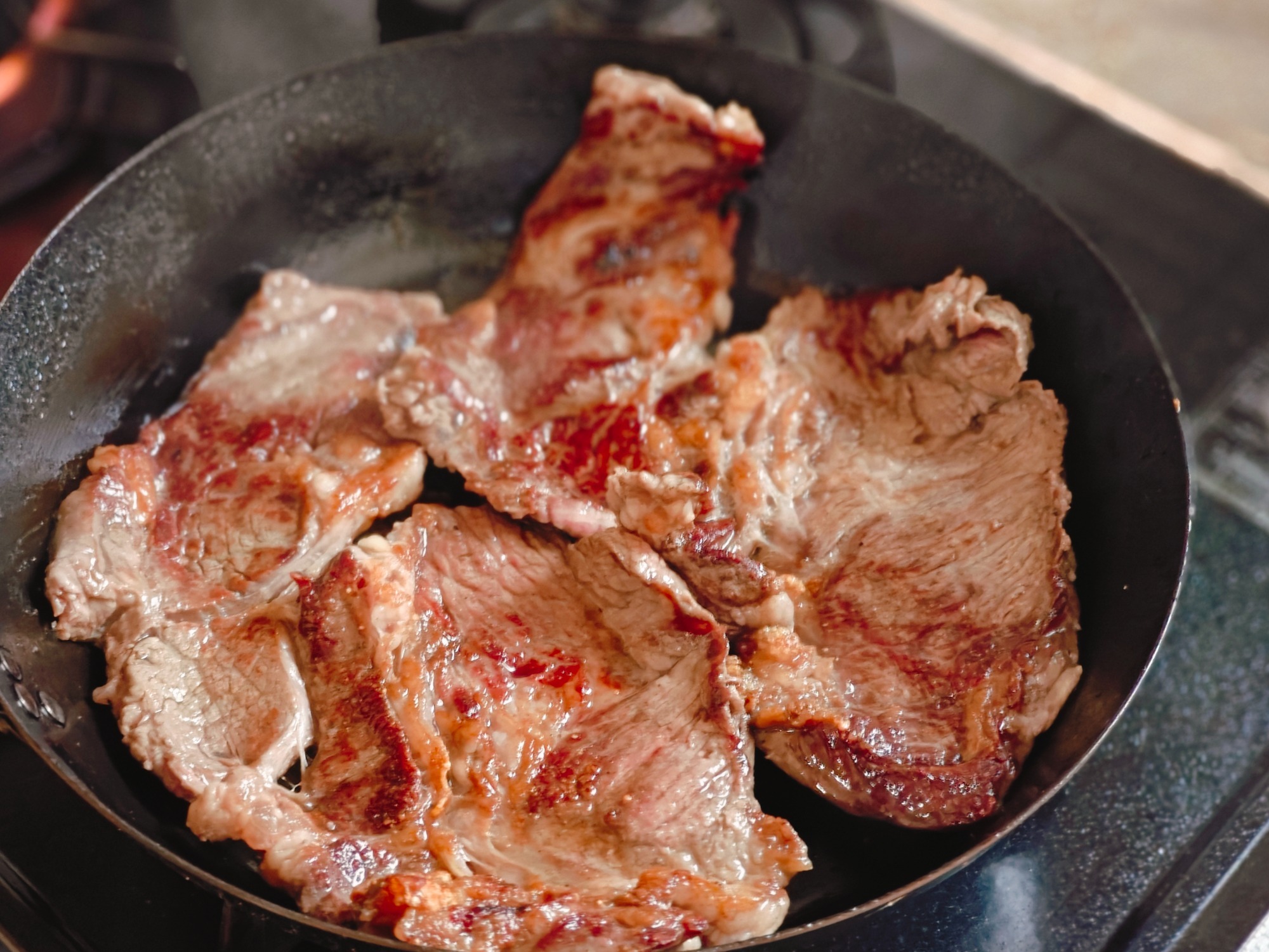お昼にステーキ焼きましたの画像